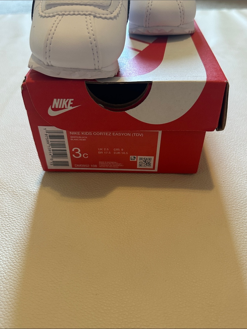 Nike Kids White and Black Classic Cortez Sneakers NWT - Picture 3 of 3